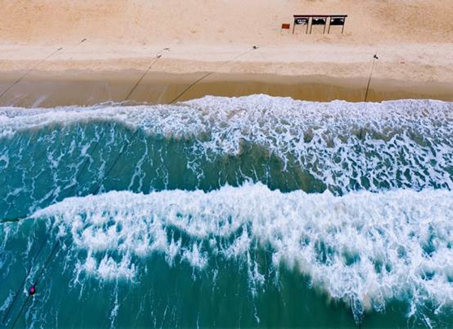 "青澳湾被称为“中国最美丽海岸线” “东方夏威夷” “泳者天堂”，它的“碧海蓝天、银沙细浪”都使..._青澳湾"的评论图片