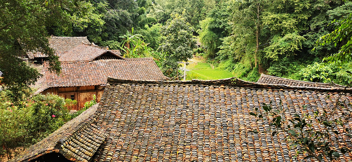 "最高处登高望远。建议先到门口处的餐厅去点菜，做好一桌菜一小时，我们也正好逛完，完美安排_南龙布依古寨"的评论图片