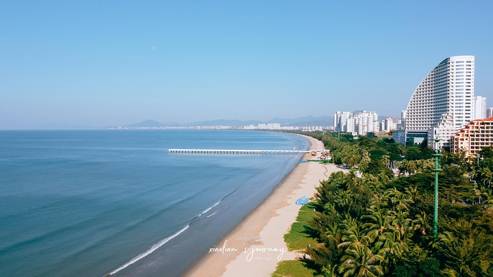 "这一段路的海边种满椰林，营造出大海、沙滩、椰林的美景，而路的另一侧则是众多的酒店、民居等等_椰梦长廊"的评论图片