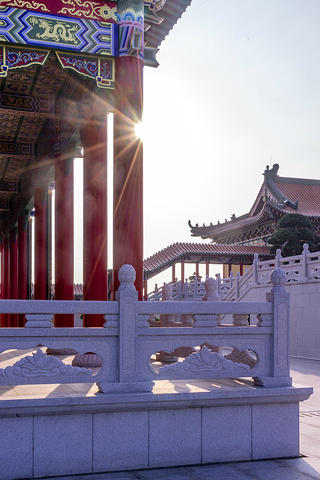 "...时候已经接近日落时分，阳光照射在寺院的建筑上呈现出了非常精致的美感，无论怎么拍摄都是非常好看的_阳江飞龙寺"的评论图片