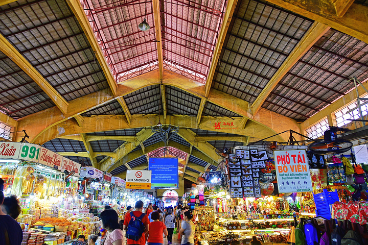 "里面多销售纺织品、衣物、越南特色的工艺品，当然还有很多小吃和水果哦，基本上这里可以买到各种商品..._滨城市场"的评论图片