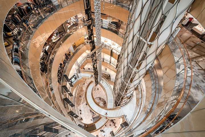 "位于地上的乐天世界购物中心则是一处购物者的天堂，这里有名品百货店AVENUEL_乐天世界大厦"的评论图片