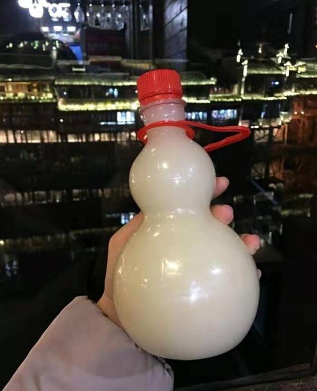 临江餐馆二楼美食部落