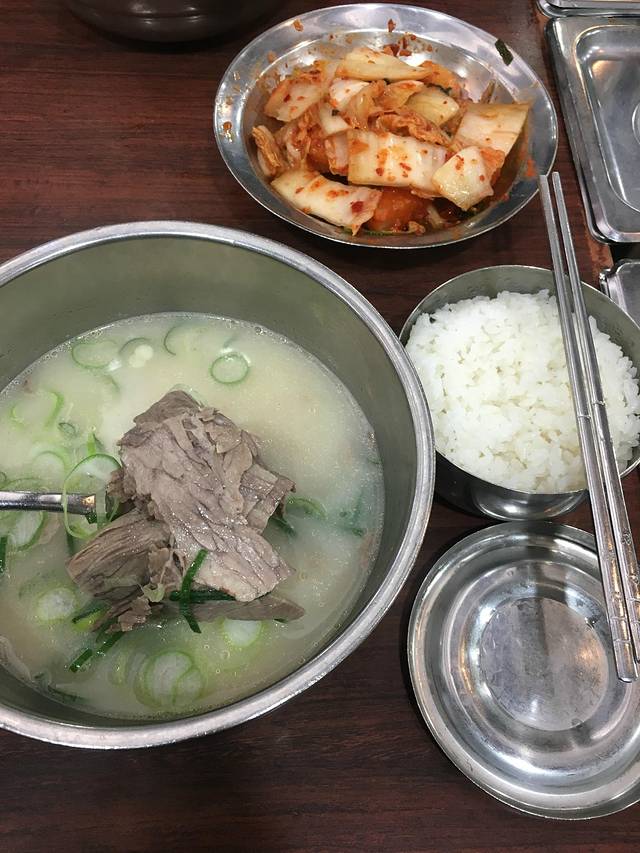 Sinseon Seolleongtang Myeongdong