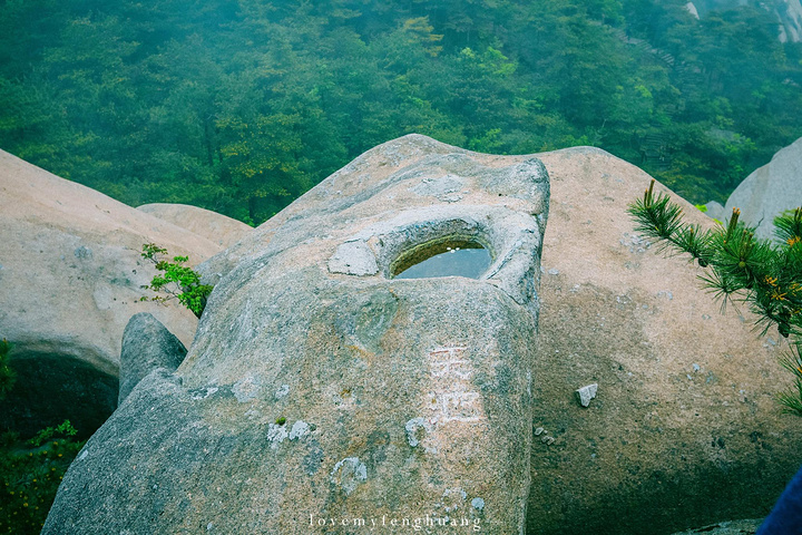 "...，这些远看似古堡魏立的天柱山岩石，在西关群峰垂直节理中非常发育，形成了横看成岭侧成峰的美丽景致_天柱山"的评论图片