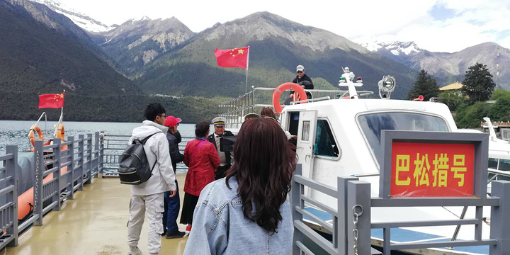 "坐船游览巴松错 ---亲临圣湖，微风拂面，远眺雪山，留下西藏旅行最清灵的一笔_巴松措"的评论图片