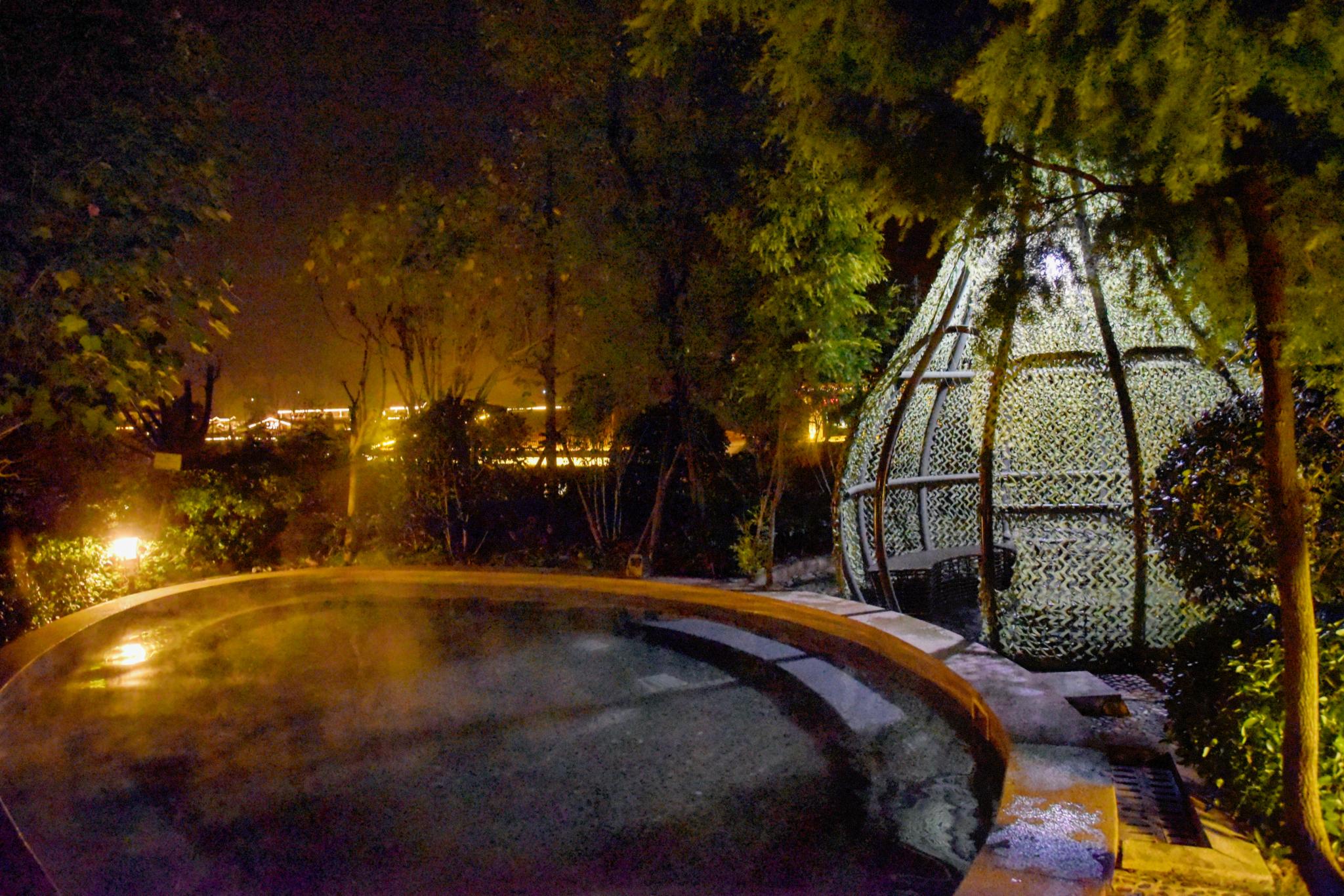 息烽温泉夜景图片
