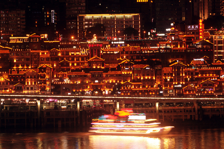 "从罗汉寺去千厮门大桥不很远。 来重庆最主要的一个打卡点：洪崖洞_千厮门大桥"的评论图片