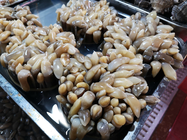 水果也超赞.简直就是海鲜的天堂,推荐三眼蟹和珍珠螺.