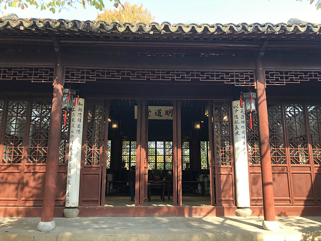 沧浪亭,是苏州最古老的一所园林,始建于北宋庆历年间(公元1041～1048