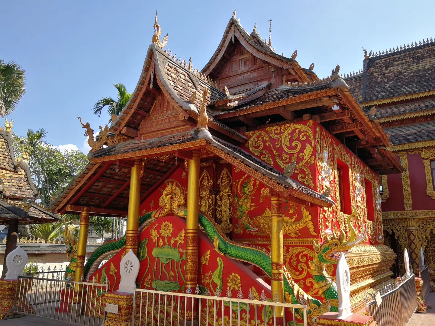 走进傣族园,必去曼春满佛寺这是一座历史悠久的古寺庙,国家重点文物
