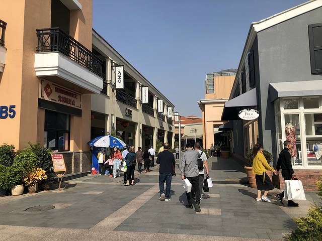 赵巷百联奥特莱斯广场-C2区