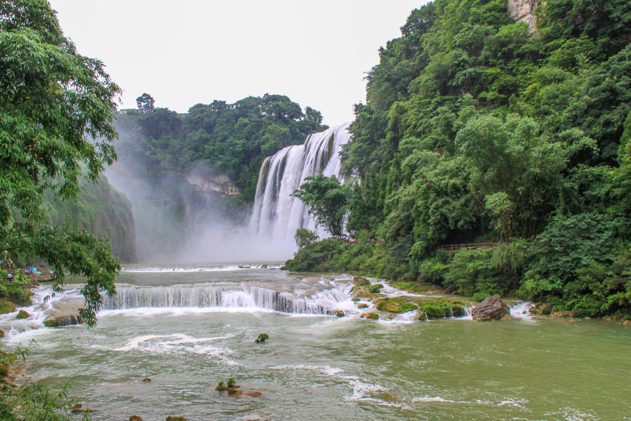黄果树风景区被大世界基尼斯总部评为世界上最大的瀑布群,列入世界