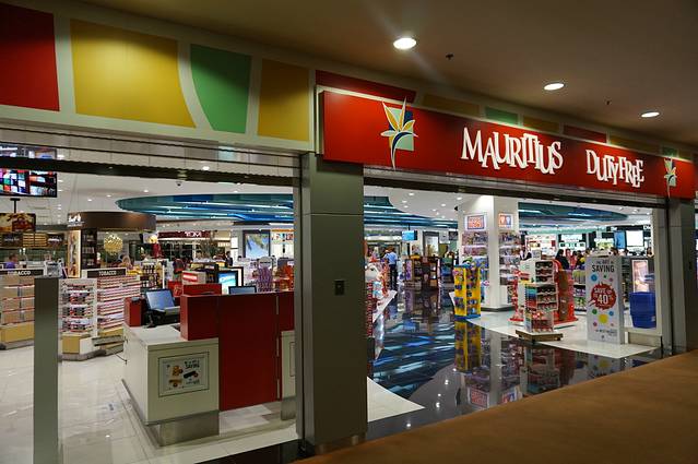 西沃萨古尔·拉姆古兰爵士国际机场