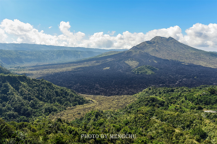 "...ano是一座活火山，地处海拔1717米的巴都鲁山为中心的高原地区，是岛上少有的避暑纳凉休闲圣地_京打马尼火山"的评论图片