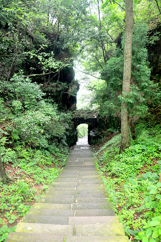 "最后从本地人上下班的后山下山游道下山，又看到了别样的风景。门票：无需门票_黄石寨"的评论图片