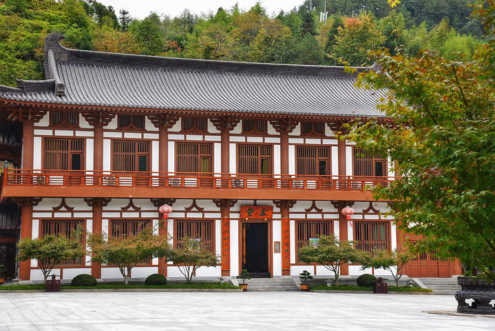 "安佛寺,和其他地方的寺庙不一样,它只开放了一小部分地方给游客