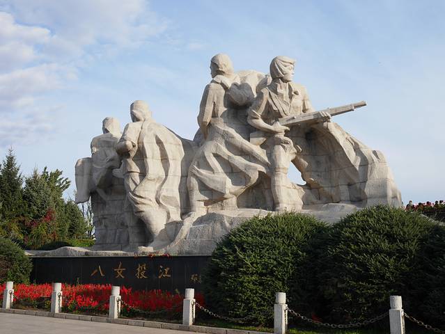 八女投江烈士群雕