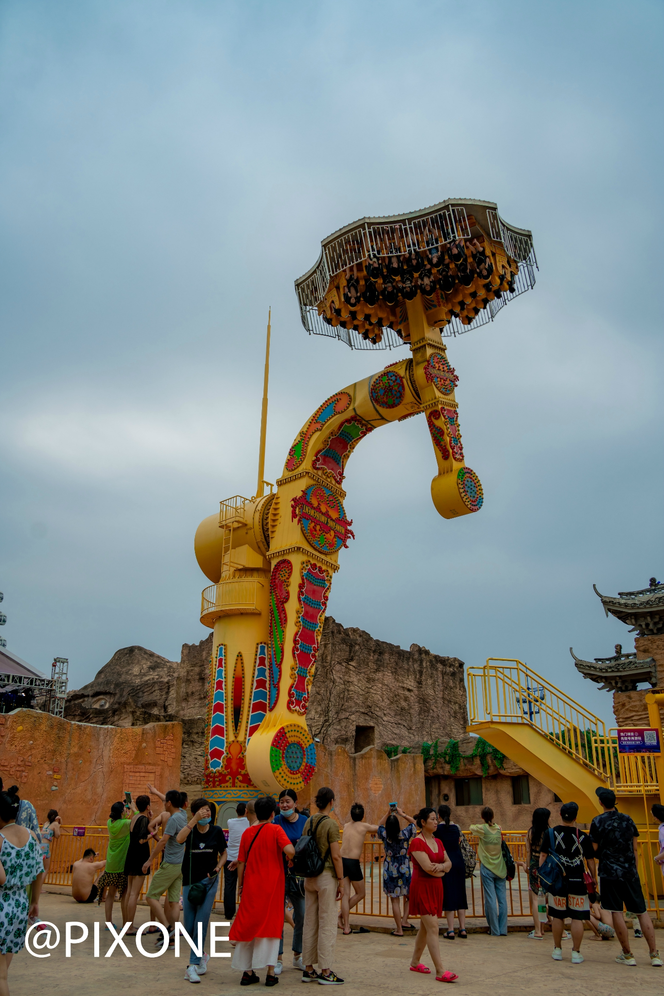 大型夜间影视体验主题公园梦幻谷作为横店影视城影视体验度假区的重要