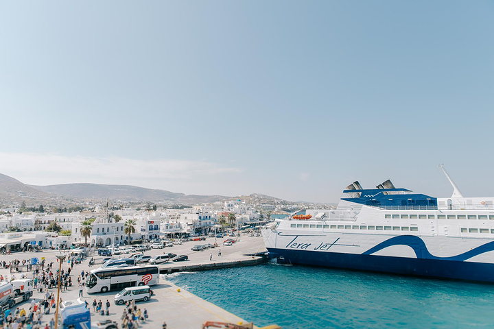 "上了邮轮之后天开始慢慢亮起来了，就是这张蓝色和粉色，肉眼看到的颜色更美，在希腊看的第一个日出_爱琴海"的评论图片