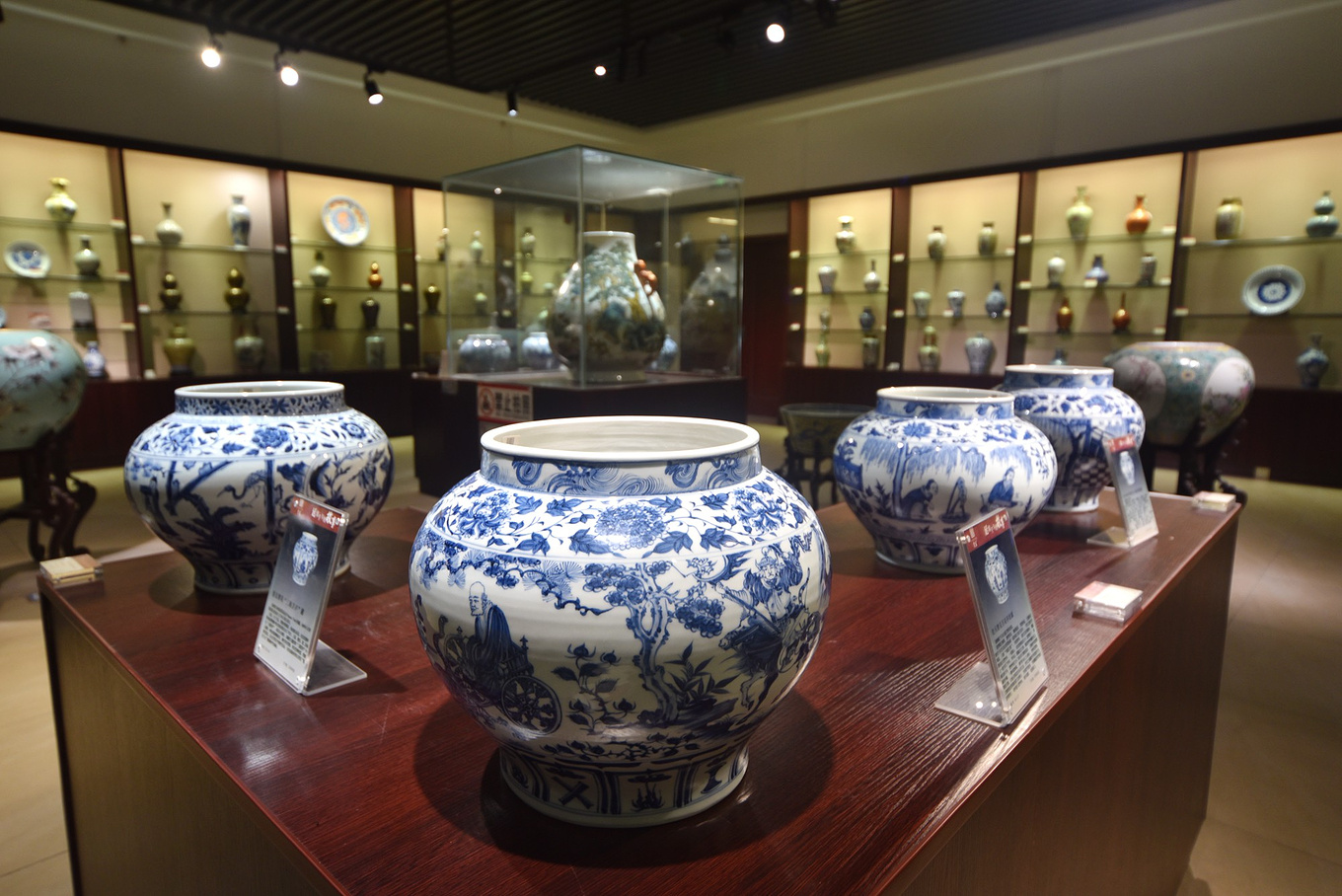 荔湾 | 雍容华贵，满目繁花！广州彩瓷，你真的了解它吗？