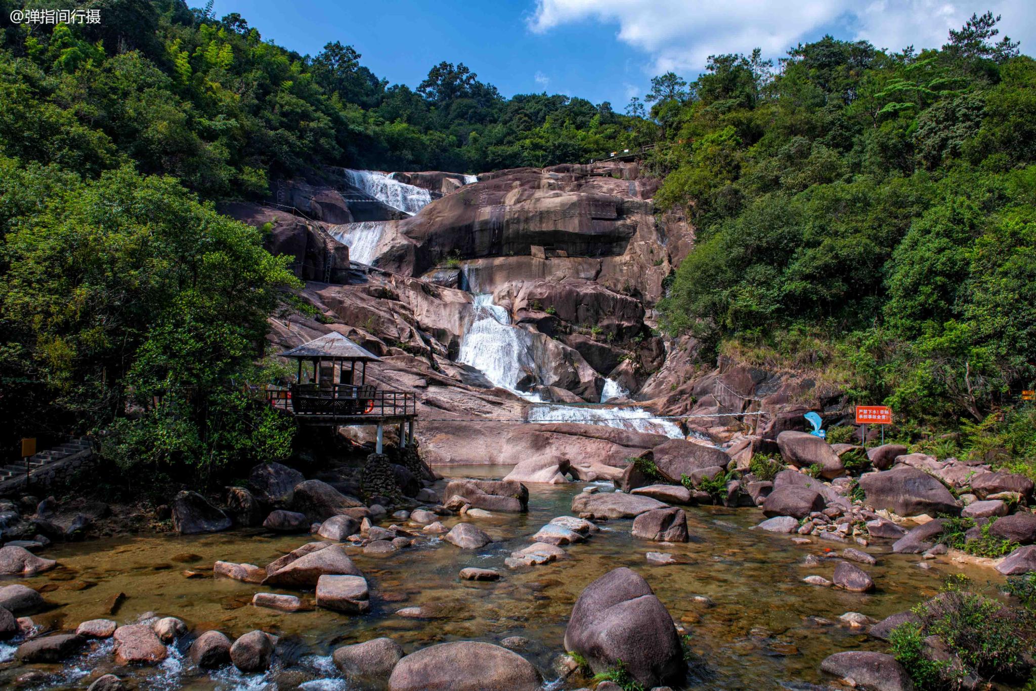 广州增城隐秘山谷，号称广东小九寨沟，是盛夏避暑度假的秘境