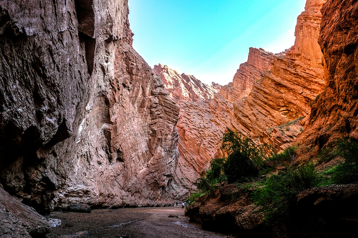"结束了克孜尔石窟的参观，我们前往天山神秘大峡谷游览。独库公路黄金旅游线上一颗璀璨的明珠_天山神秘大峡谷"的评论图片