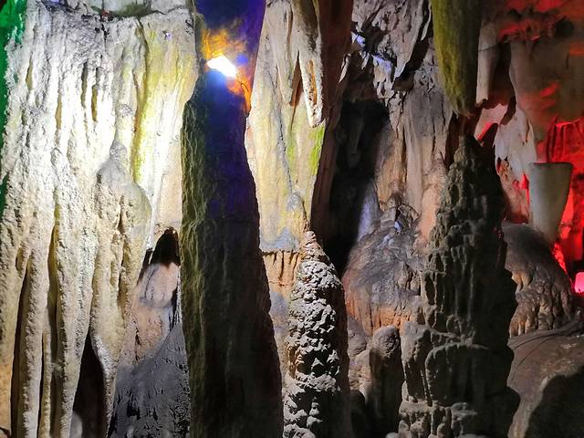 安哈彝寨仙人洞