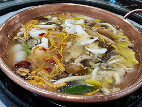 花姐野生菌腊排骨火塘花园餐厅旅游景点图片