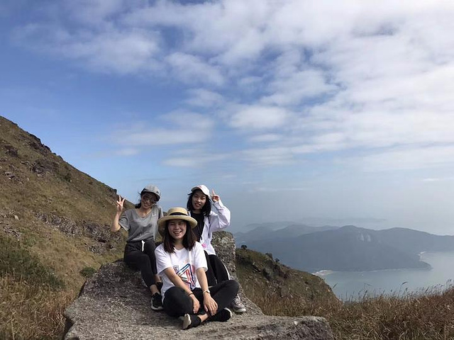 "香港的第三高峰，海拔869米，英文名叫Sunset Peak（日落山峰）是一个拍摄日出日落的圣地_大东山"的评论图片