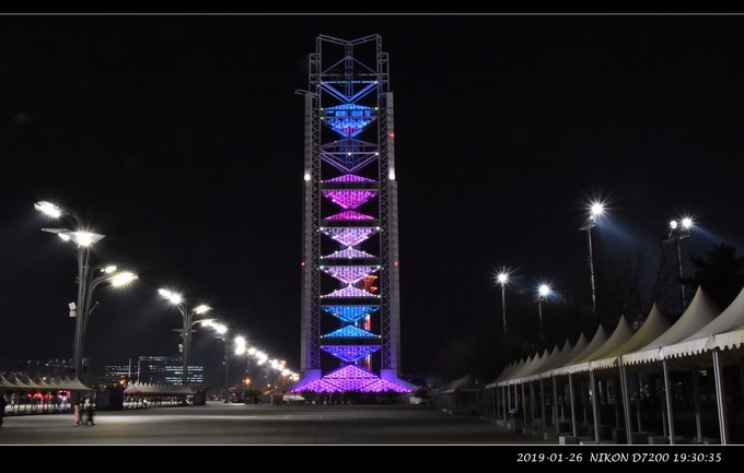 作为奥林匹克公园中的最高建筑132米的玲珑塔也是整个奥运工程的收官