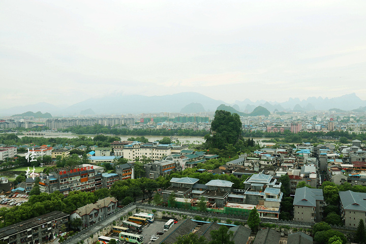 "...秀峰•王城景区就处于这个校区之内，这也是我国唯一一处景区与大学相结合的地方，而且还是5A级景区_独秀峰王城景区"的评论图片