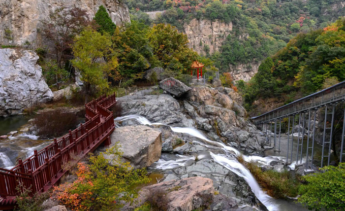 望仙大峡谷坐落在山西垣曲县历山镇境内,景区人文资源厚重,自然风光