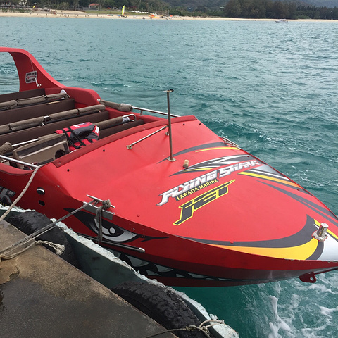 香蕉船,拖曳伞,徒手潜水,玻璃观光船,快艇观光,摩托艇,冲浪飞车,沙滩