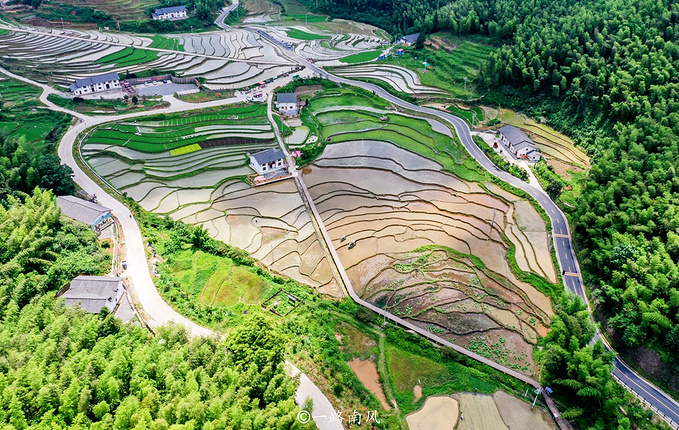 上堡梯田图片