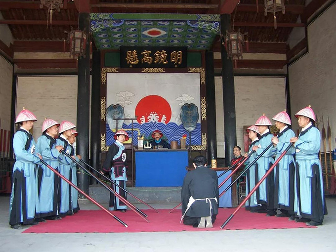 升堂表演时间9:00,11:00,15:00据说平遥县衙是目前保存下来的最完整的