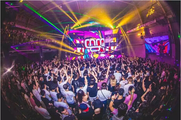 苦鬼,1984年4月8日出生于湖南省常德市,中国内地男歌手,苦鬼乐队主唱