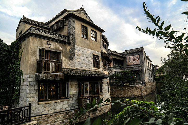 "​从古北口饭店出来就是古北口水镇了，这里可是京城人民近郊游玩最好地方。夜景照片感谢梁老师提供_古北水镇"的评论图片