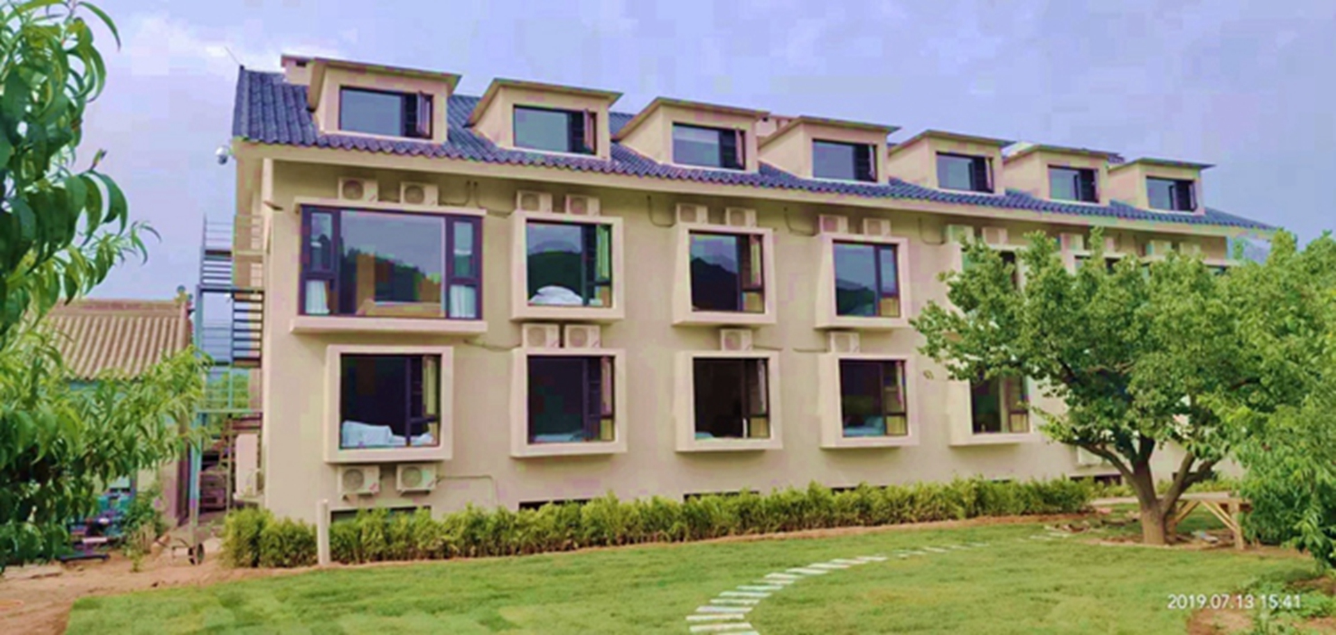 解锁暑期遛娃新大陆，青山园里看表演、逛动物园、还有小型游乐场