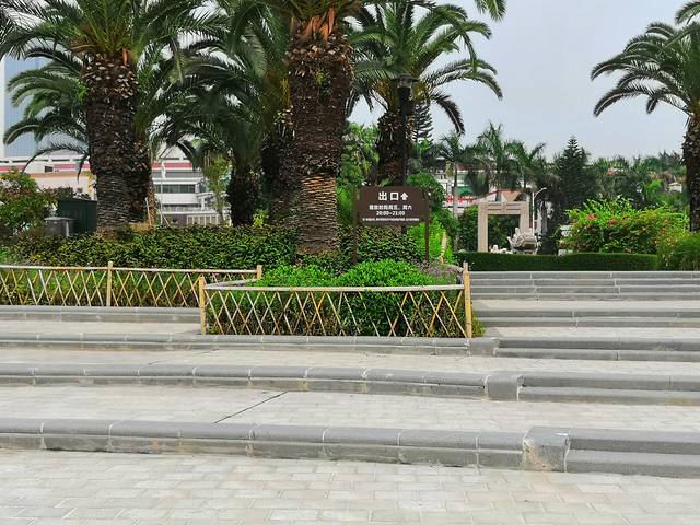 白鹭洲公园音乐广场(湖滨南路)