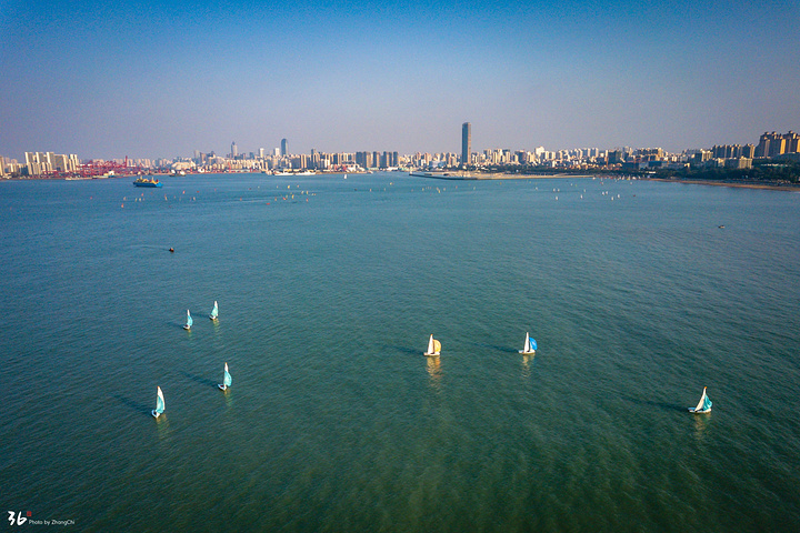 "海口开放的海滩位于城市西部，假日海滩与西秀海滩连成一片带状，统称为西海岸带状公园_西秀海滩公园"的评论图片