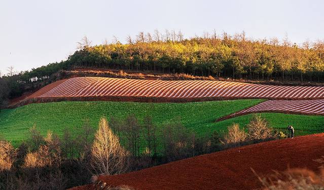 红土地落霞沟风景区