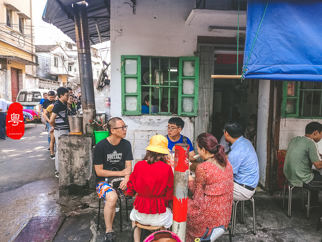 "别着急，下一个美食点评里有解决方法哦。粉皮软糯，透着微微的清香，夹杂的肉料顷刻而出，非常舒爽的体验_萧婆肠粉"的评论图片