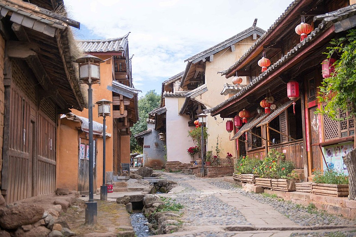 "...逛完，但如果时间充裕，最好在这里住一晚，沿着老街随意走走看看，慢慢享受大理古城所没有的安静惬意_沙溪古镇"的评论图片