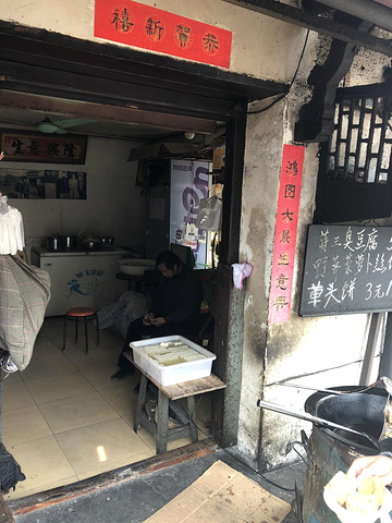 "隔三差五的就会去一次新场古镇，这个古镇在上海南汇地区，古镇里面有几个小景点，但是因为疫情原因到..._新场古镇"的评论图片