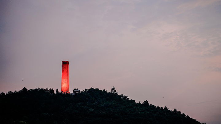 "一片清澈的水库前 迎来一场整日里最美妙的时刻茅山之上 不仅仅只有山峰 森林_敕赐崇禧万寿宫"的评论图片