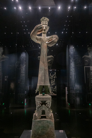 而三星堆文化管,我们可能会觉得很多博物馆都是免费的,这里要72块钱