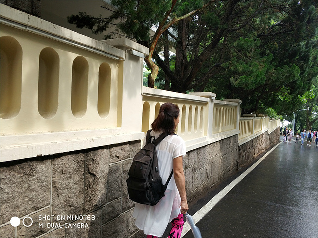 "宝贝说她还要去一次青岛的公主楼，八大关里的空气很好，很适合漫步，建议用一天的时间细细品味_公主楼"的评论图片