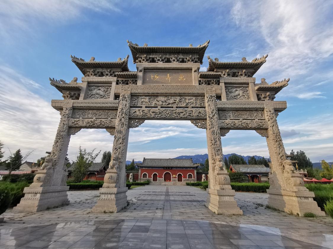 现在人们泛指的蒙山万寿宫主要包括西部古蒙祠和东部万寿宫两处古代