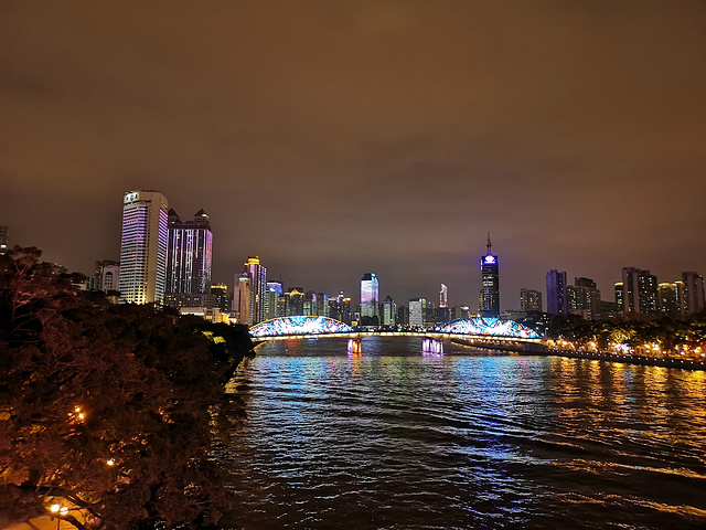 "铭铭关于珠江夜景的记录：珠江全长2400公里，是我国七大河流之一，也是南方最大水系_珠江"的评论图片